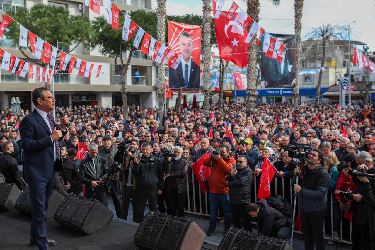 CHP Genel Başkanı Özgür Özel, Dikili'de: “Bütün Demokratlar Birleşin ve Kentlerinizi Tek Adamdan Koruyun”