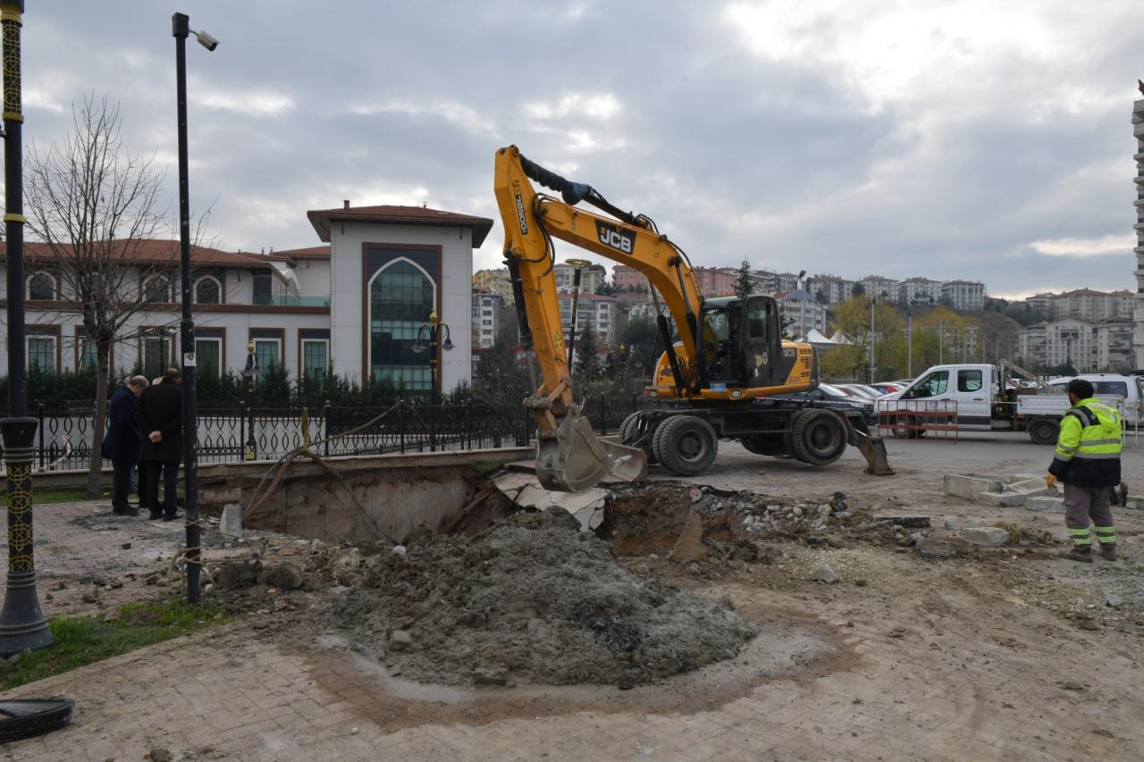 KEÇİÖREN FATİH VE CUMHURİYET CADDELERİNDE YAŞANAN SEL MANZARASI SON BULUYOR