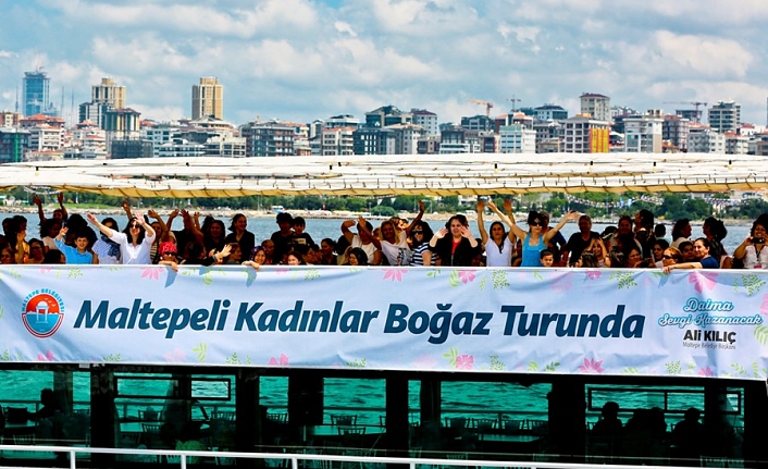 Yüzlerce kadın tekne turunda buluştu