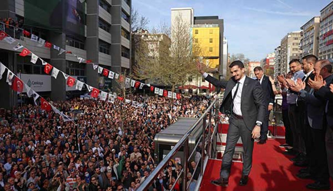 Başkan Hüseyin Can Güner Seçim Zaferini Çankayalılarla Kutladı