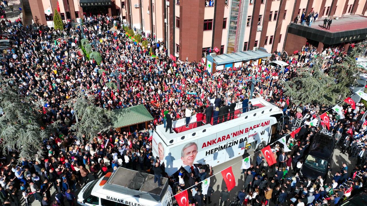 MANSUR YAVAŞ MAMAK’TA DEVİR TESLİM TÖRENİNE KATILDI: “BİZ FARKIMIZI KİMSEYİ AYIRMAYARAK GÖSTERECEĞİZ”