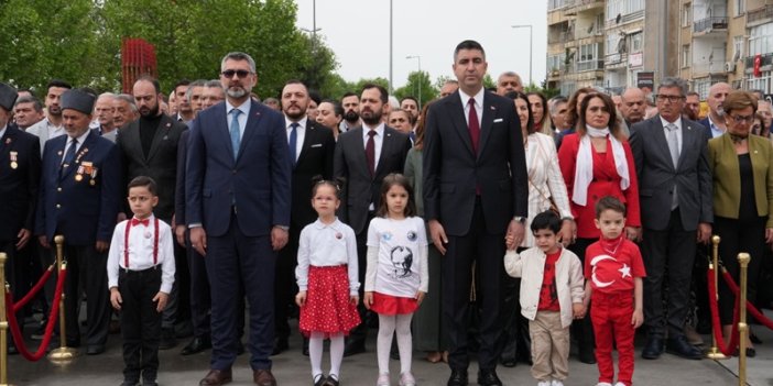 Başkan Gökhan Yüksel Atatürk Anıtı’na Çelenk Sundu