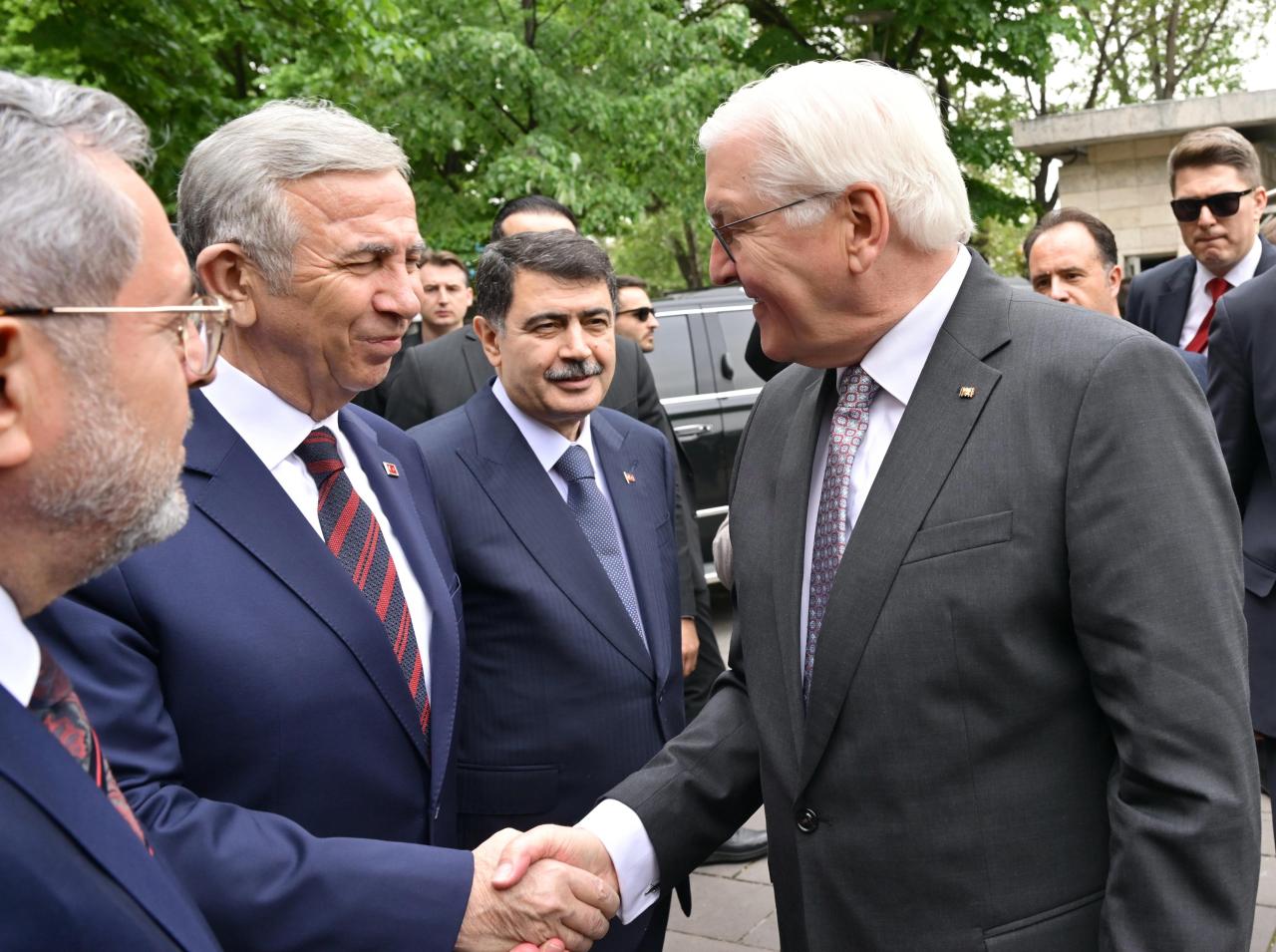 MANSUR YAVAŞ VE ALMANYA CUMHURBAŞKANI STEINMEIER BİR ARAYA GELDİ