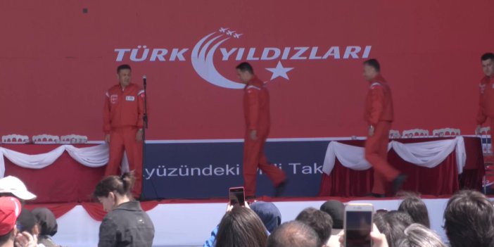 HAVA KUVVETLERİ MÜZESİ'NDE "TÜRK YILDIZLARI SÖYLEŞİ VE İMZA GÜNÜ" ETKİNLİĞİ DÜZENLENDİ