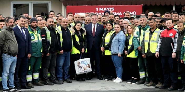 Sarıyer Belediye Başkanı Mustafa Oktay Aksu, 1 Mayıs bayramında belediye çalışanlarıyla buluştu