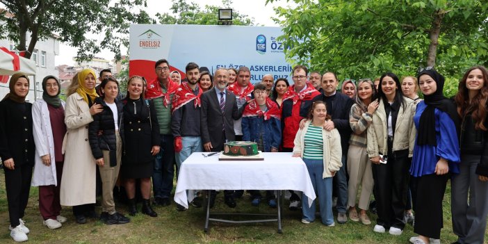 Başkan Özmen özel gençleri askere uğurladı