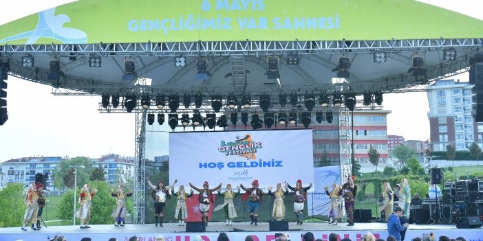 BEYLİKDÜZÜ KIRLANGIÇ GENÇLİK FESTİVALİ BAŞLADI