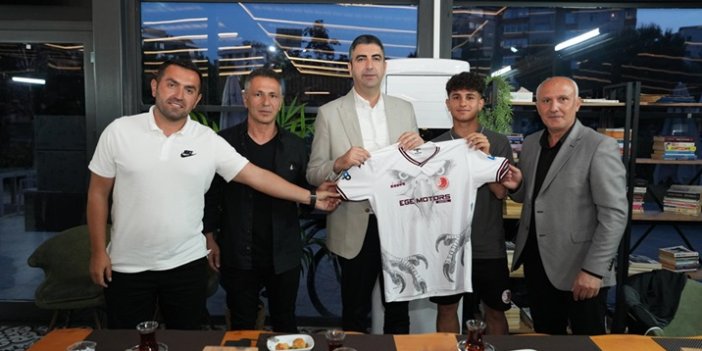 Başkan Gökhan Yüksel, Kartalspor U-18 Türkiye Şampiyonları ile Buluştu