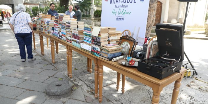 Kitap ve Obje Müzayedesi yoğun ilgi gördü