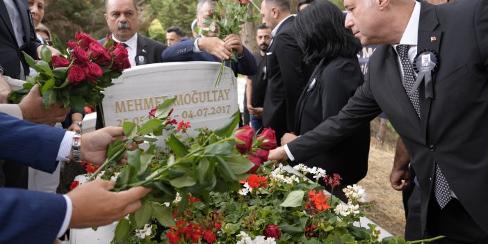 Eski Bakan Mehmet Moğultay kabri başında anıldı