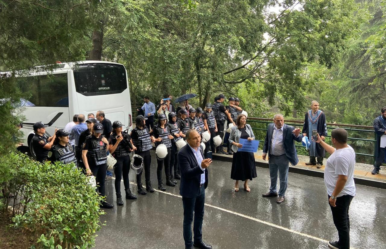 CHP Heyeti Boğaziçi Üniversitesi’nde: “Bu Hukuksuzluk Son Bulana Kadar Buradayız, Hiçbir Yere Gitmiyoruz!