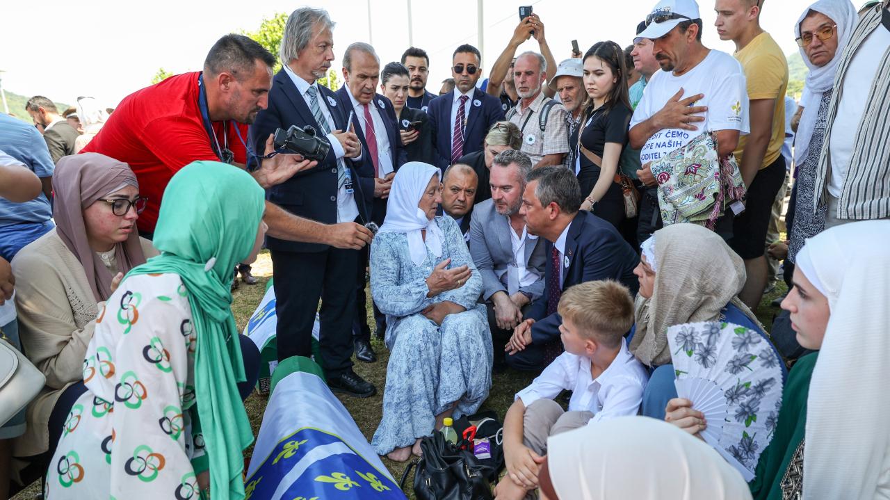 CHP Genel Başkanı Özgür Özel, Bosna Hersek’te Srebrenitsa Soykırımının 29’uncu Yılındaki Anma Törenlerine Katıldı