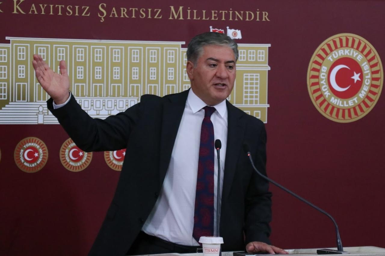 Murat Emir: ‘Kendi Yandaşlarını İkişer-Üçer Maaşla Beslemeyi Sürdürüyorlar’