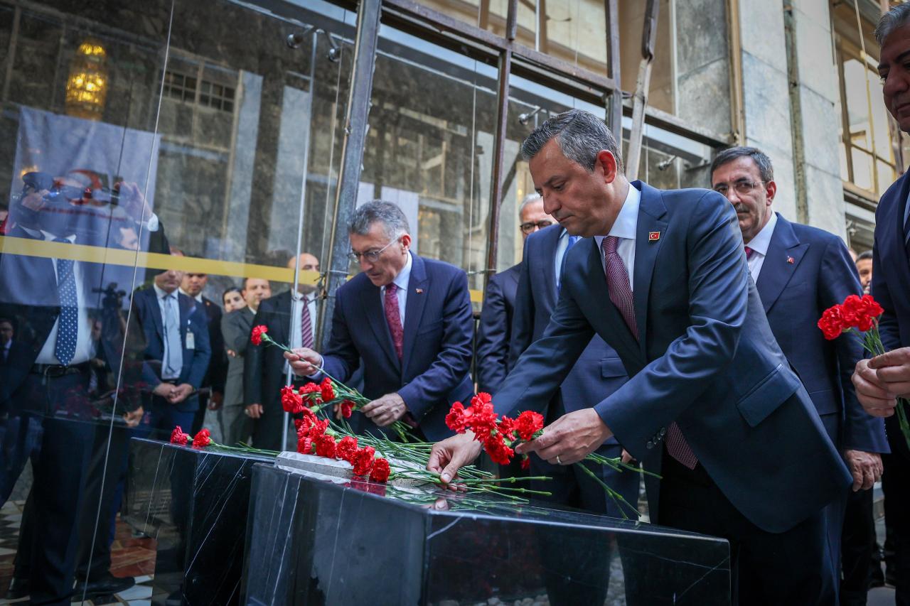 CHP Genel Başkanı Özgür Özel, TBMM'deki 15 Temmuz Anma Törenlerine Katıldı