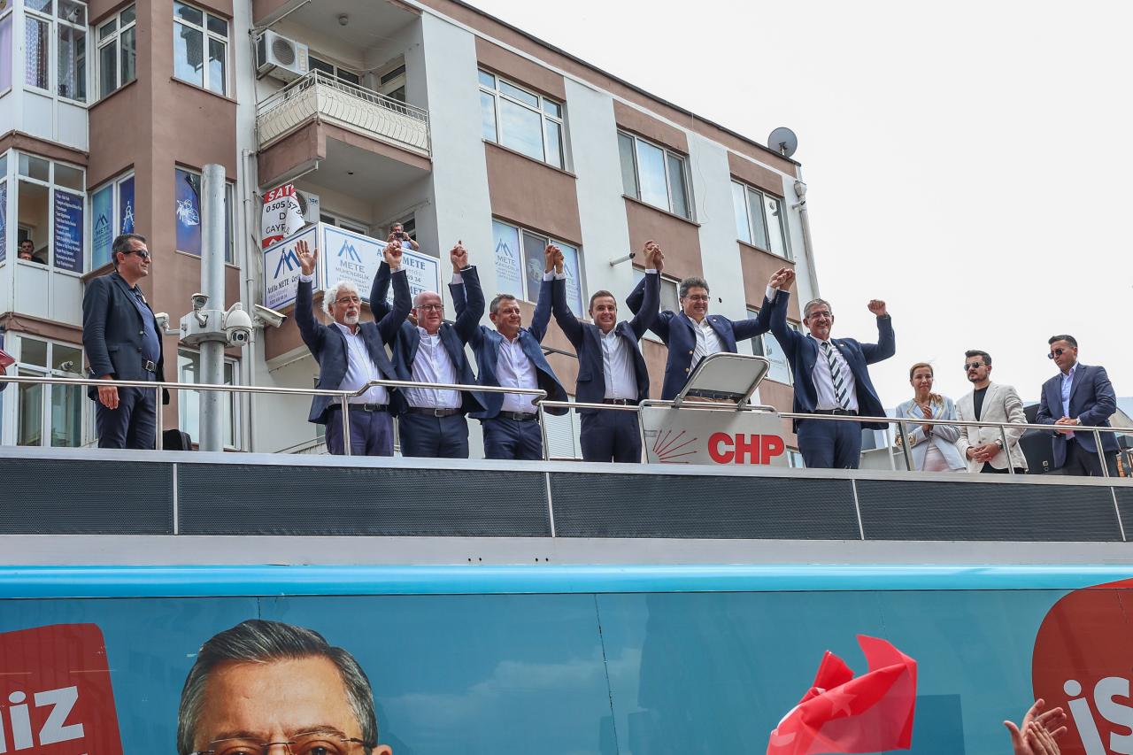 CHP Lideri Özgür Özel: “Belediyeleri Zora Sokarak CHP’yi Yıpratacağını Düşünüyorsan, Aldanıyorsun”