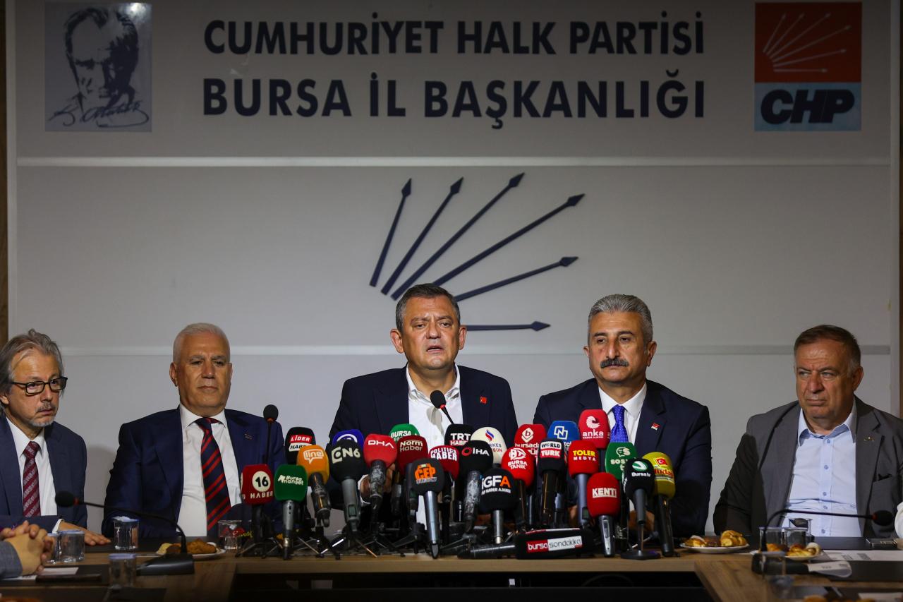 CHP Lideri Özgür Özel: “Milletimizi CHP’li Belediyelere Mali Darbe Girişimine Karşı Dikkatli Olmaya Davet Ediyorum”