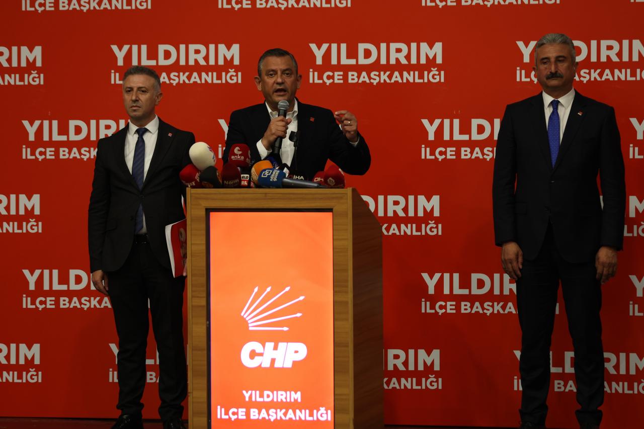 CHP Lideri Özgür Özel Üye Katılım Töreninde Konuştu: “İlk Seçimlerde Genel Merkezin Işıkları Sabaha Kadar Yanacak”