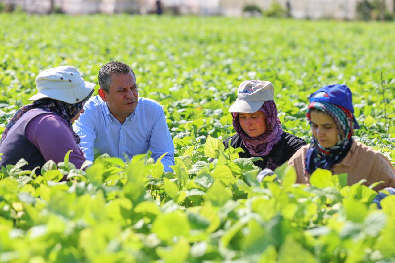 CHP Genel Başkanı Özgür Özel, Burdur'da Üreticiler ve Tarla İşçileriyle Bir Araya Geldi