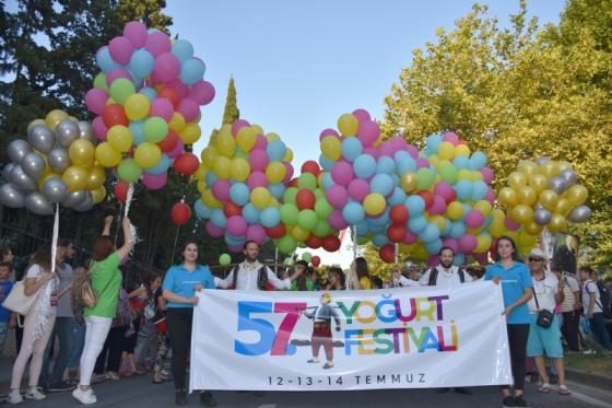 YARIM ASIRLIK YOĞURT FESTİVALİ RENGÂRENK BAŞLADI