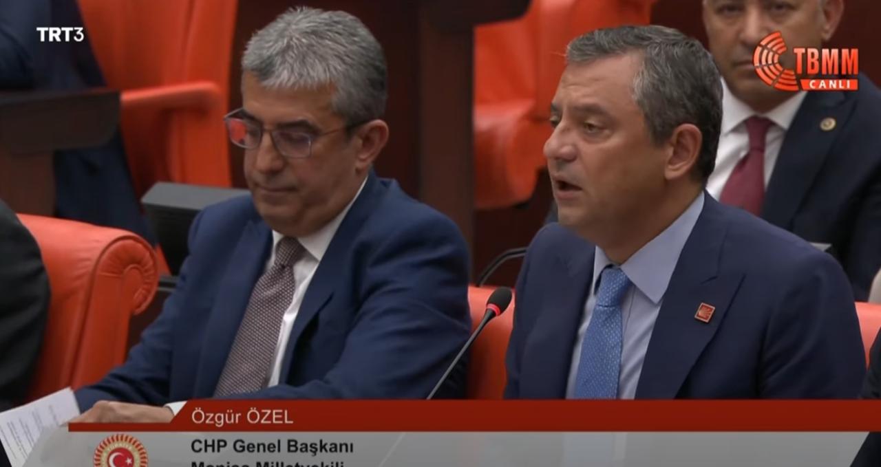 Cumhuriyet Halk Partisi Lideri Özgür Özel: “Bu Salonda Çok Şey Gördüm Ama Kan ve Kadına Şiddet Görmemiştim”