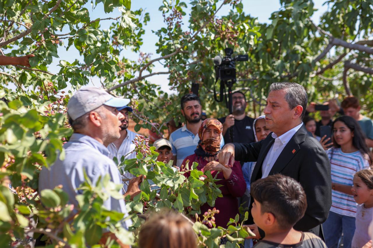 CHP Lideri Özgür Özel, Alım Fiyatına Tepki Gösteren Gaziantepli Fıstık Üreticileriyle Bir Araya Geldi