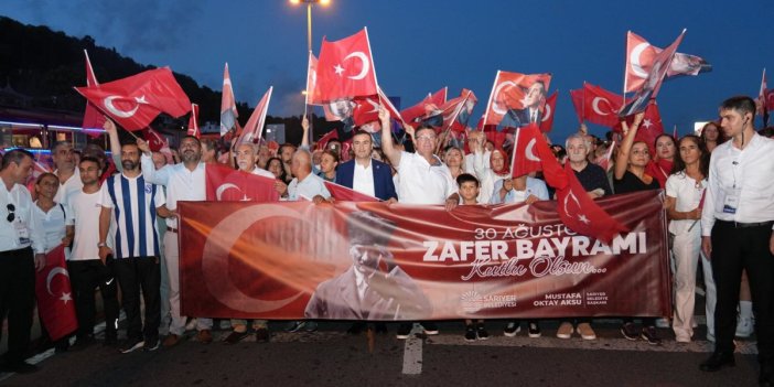 SARIYERLİLER 30 AĞUSTOS ZAFER BAYRAMI’NI BÜYÜK BİR COŞKUYLA KUTLADI