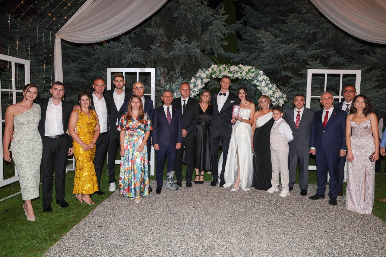 CHP Genel Başkanı Özgür Özel, İrem ve Mert Çiftinin Nikah Törenine Katıldı