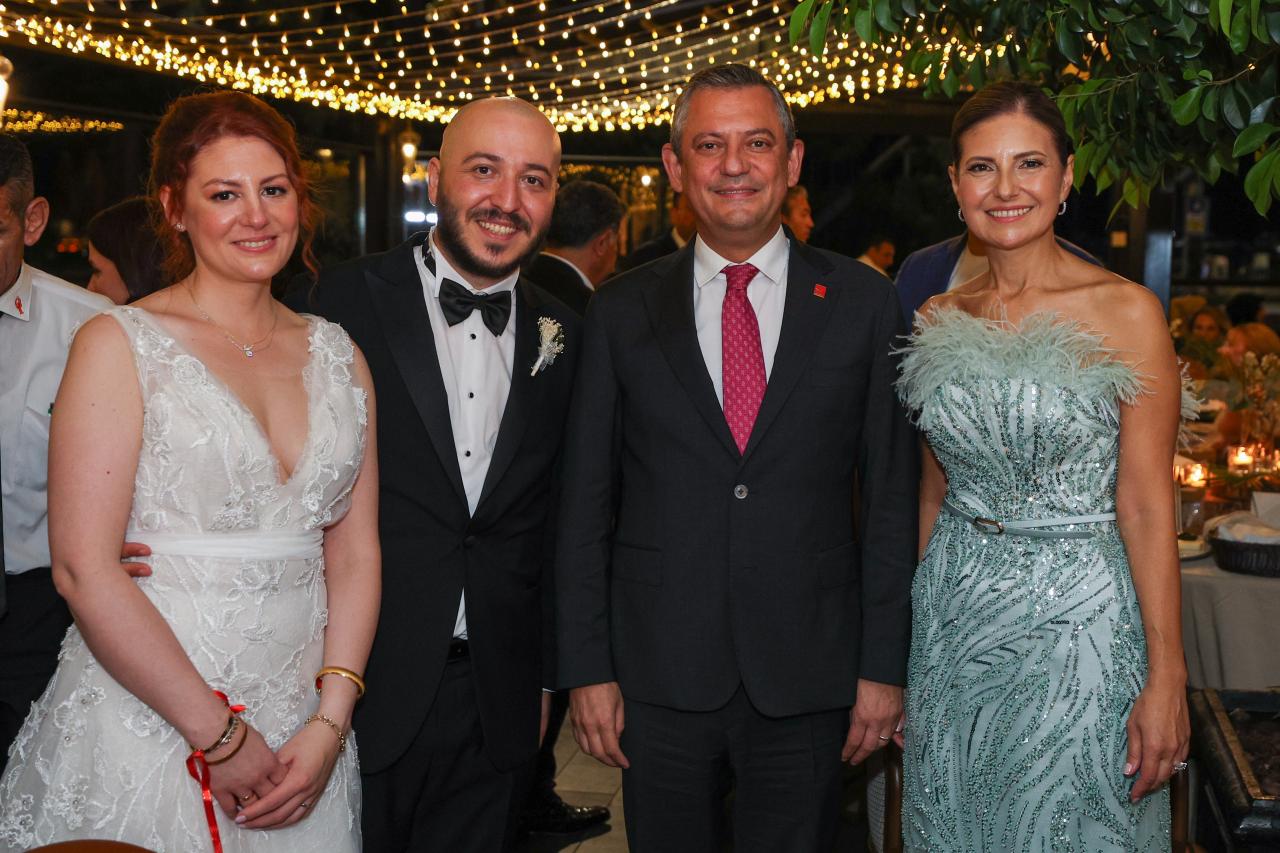 CHP Genel Başkanı Özgür Özel, Galip Emecan ile Stella Çiftinin Nikah Törenine Katıldı