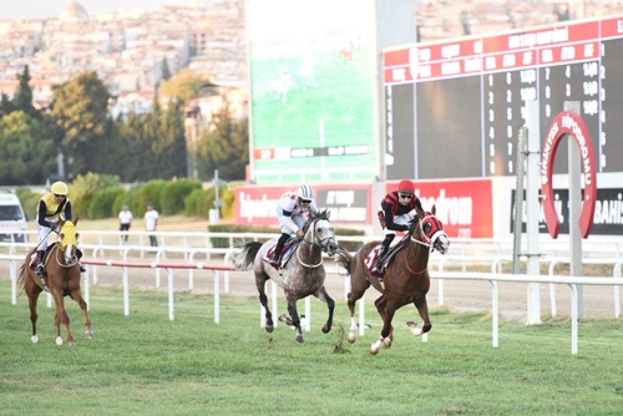 Koşucu Bekir Efendi Koşusu'nu Kaşıkçıbeyi kazandı