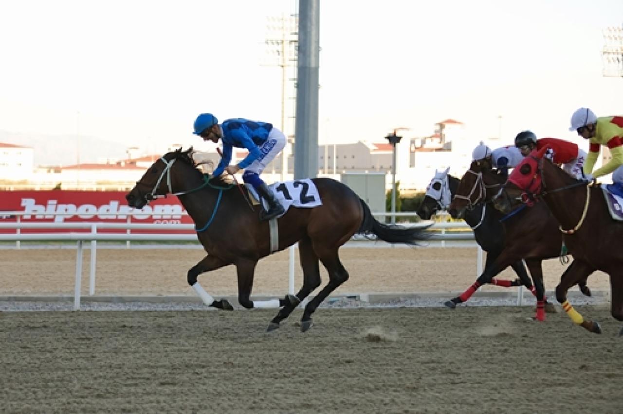 Antalya'da düzenlenen G3 koşuyu Bummer Girl kazandı