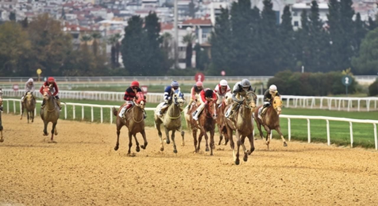 İzmir Vali Koşusu'nu Altıntepe kazandı