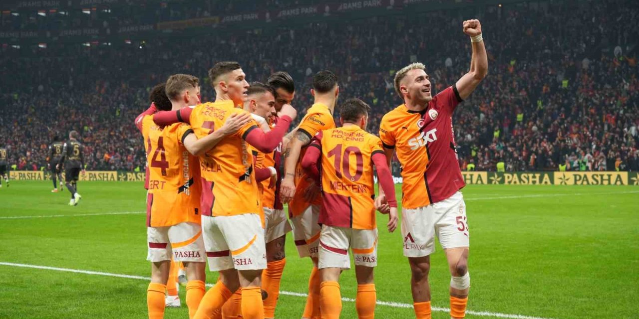 GALATASARAY YENİLMEZLİK SERİSİNİ 19 YAPTI