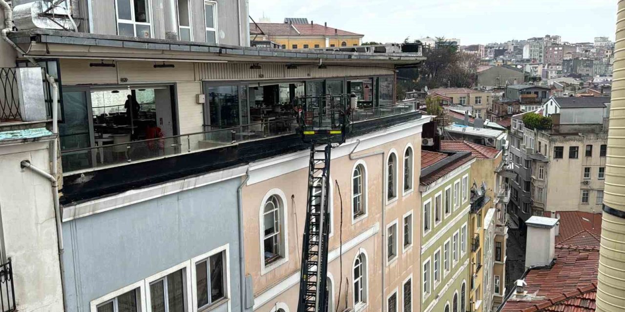 BEYOĞLU’NDA MASONLAR BÜYÜK LOCASI DERNEĞİ’NDE YANGIN