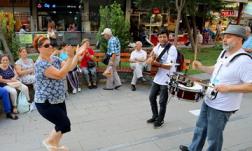 Maltepe’nin pazar ve parklarında müzik coşkusu