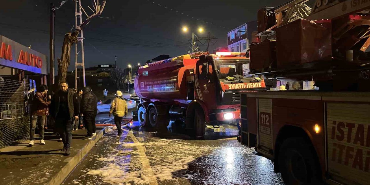 ARNAVUTKÖY’DE KORKUTAN İŞ YERİ YANGINI: ALEVLER KAMERAYA ANBEAN YANSIDI