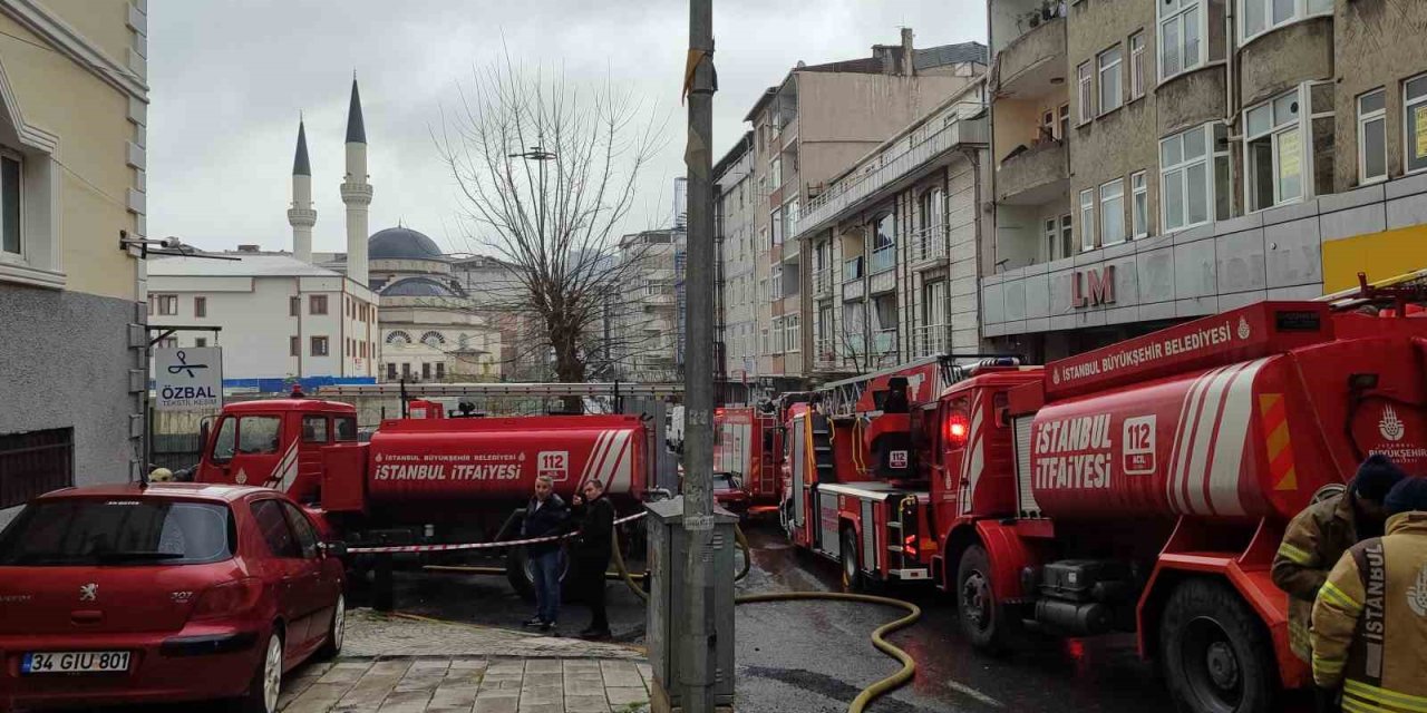 KÜÇÜKÇEKMECE’DE TEKSTİL ATÖLYESİNDE KORKUTAN YANGIN