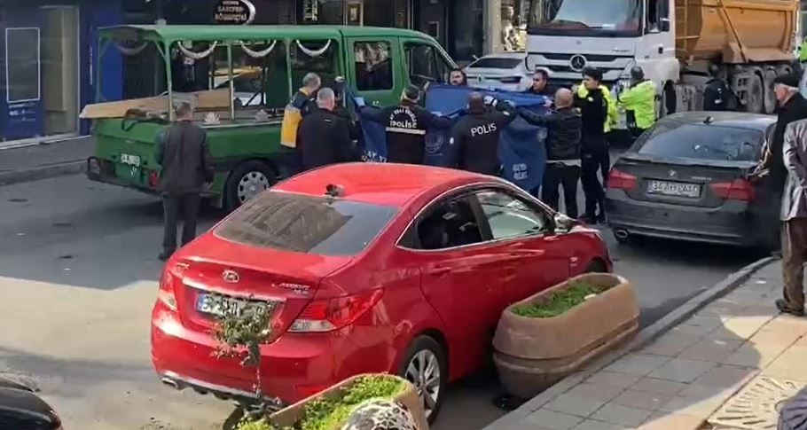 BAĞCILAR’DA YAŞLI ADAM KAMYONUN ALTINDA KALARAK HAYATINI KAYBETTİ