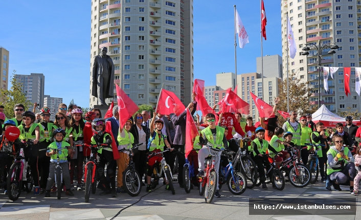 Ataşehir'de pedallar Cumhuriyet için çevrildi