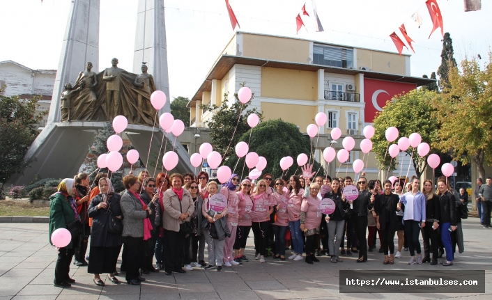 Bakırköy'de  Meme Kanserine Dikkat Çekmek İçin Gökyüzüne Pembe Balon