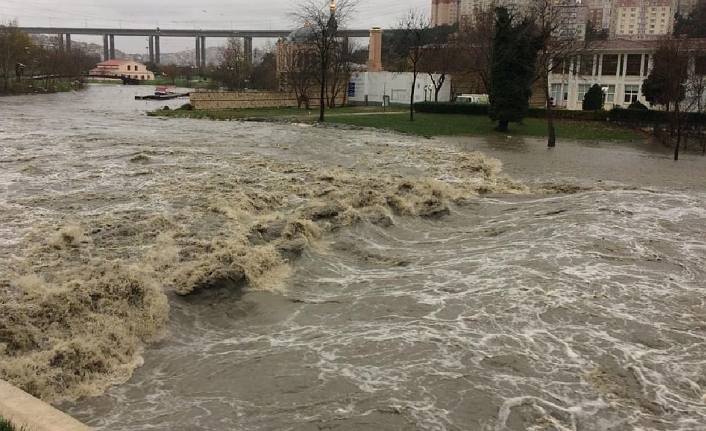 Kağıthane'nin Cendere Deresi Taştı!