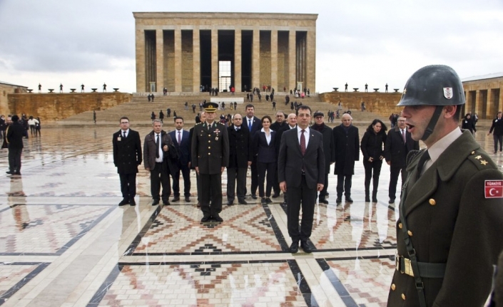 İmamoğlu’ndan Anıtkabir’e ziyaret