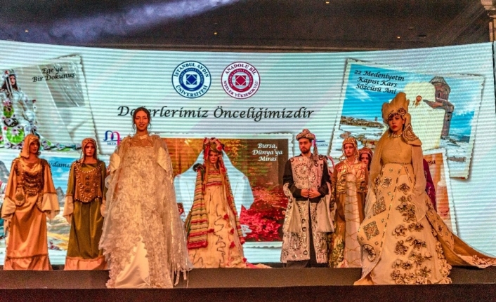 Anadolu tarihi moda defilesinde