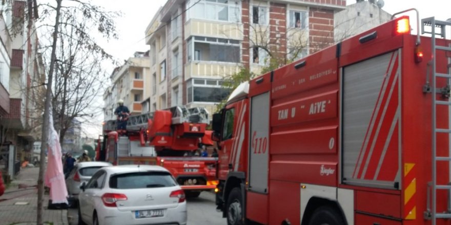 Sultangazi’de sobadan çıkan alevler korkuttu