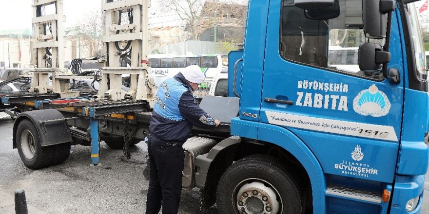 Yolda kalanlara  zabıta desteği