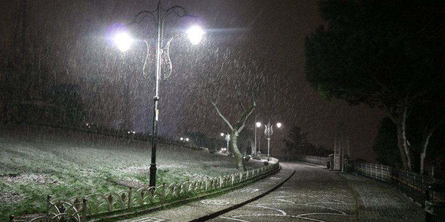 İstanbul’da beklenen kar yağışı başladı