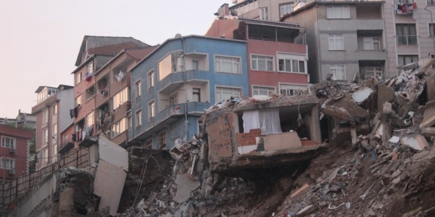 Kağıthane’deki enkaz gün ağarınca ortaya çıktı