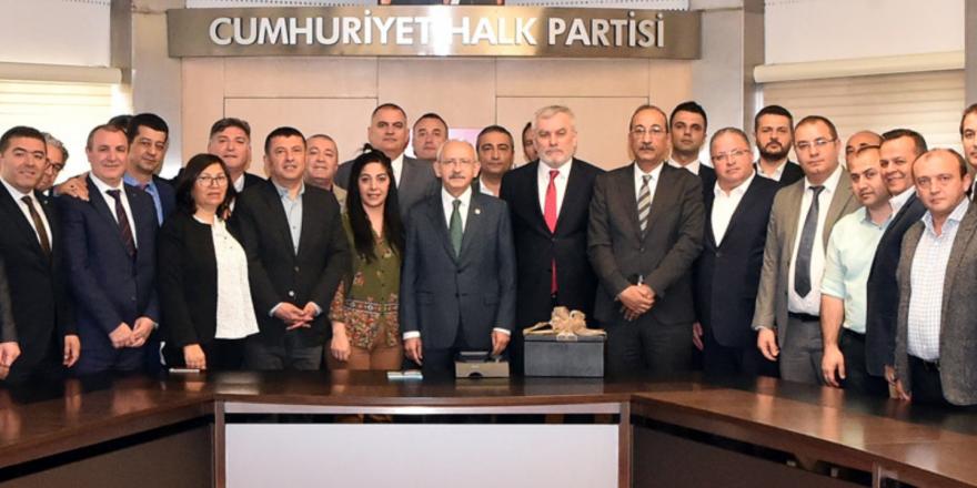 CHP GENEL BAŞKANI KEMAL KILIÇDAROĞLU, TEZKOOP-İŞ SENDİKA BAŞKANI HAYDAR ÖZDEMİROĞLU VE BERABERİNDEKİ HEYET MAKAMINDA BİR ARAYA GELDİ