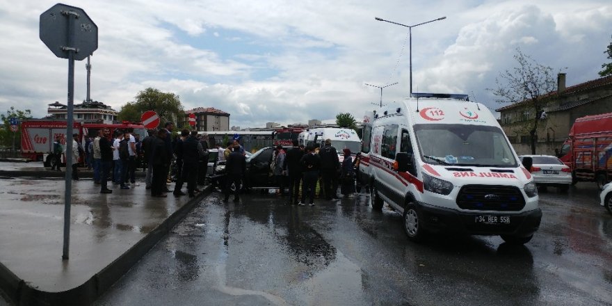 Arnavutköy’de ortalığı savaş alanına çeviren kazada 3 kişi yaralandı