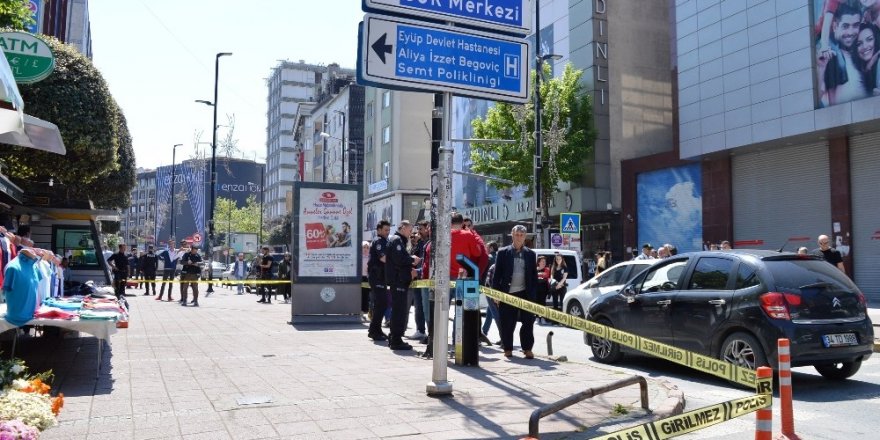 Kız kardeşini ve onun yanındaki şahsı cadde üzerinde vurdu