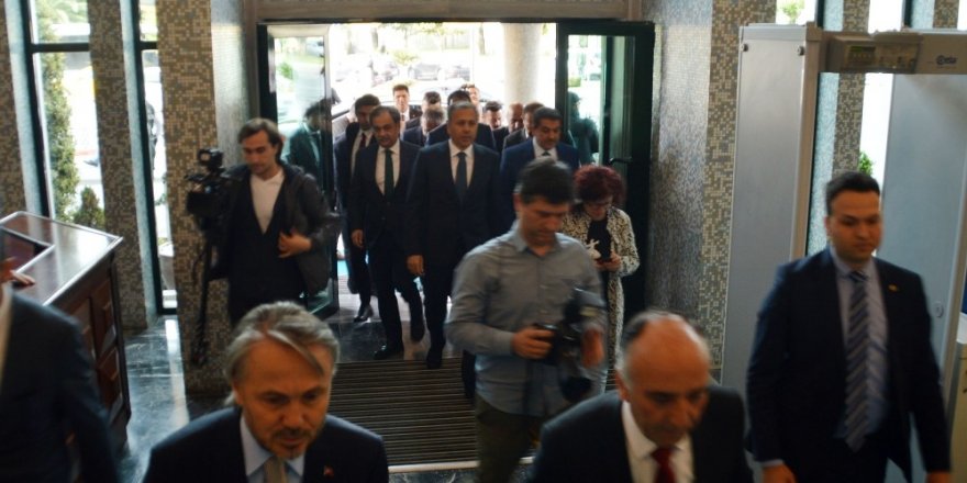 İstanbul Valisi Ali Yerlikaya İBB Başkanlık binasına geldi